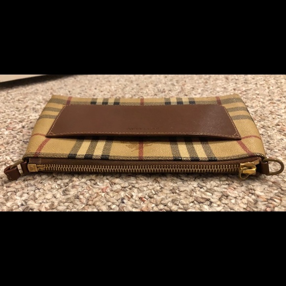 SOLD 😍🛍👜❤️Authentic Burberry London Crossbody - Picture 3 of 8